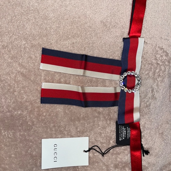 Gucci Neck Tie Bow - Picture 3 of 3